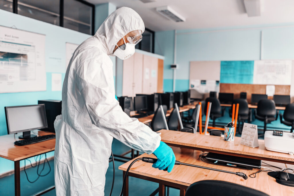 Worker,In,White,Sterile,Uniform,,With,Rubber,Gloves,And,Mask